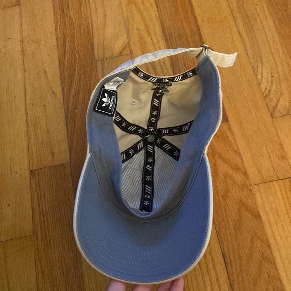 ADIDAS tan hat - Picture 4 of 6